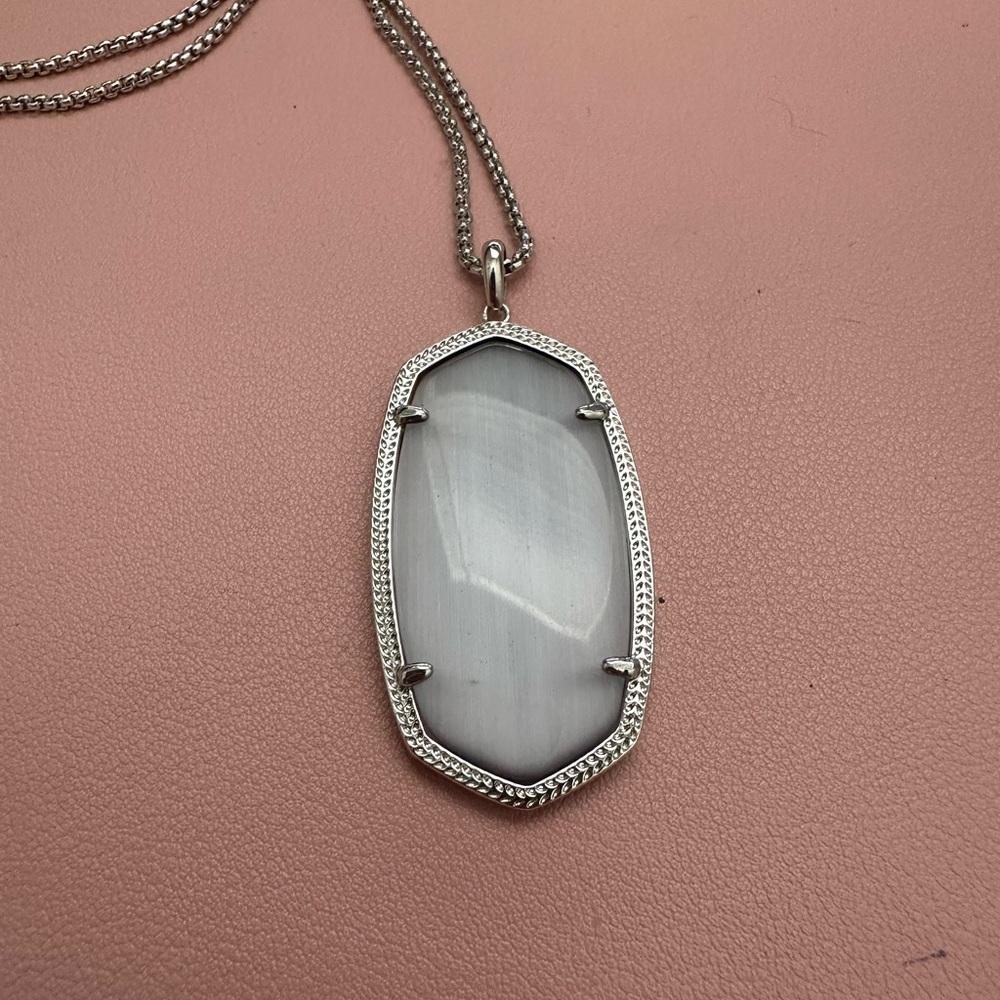Kendra Scott necklace